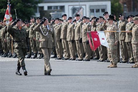 15.08 wypadają dwie uroczystości, tj. Święto pancernej brygady