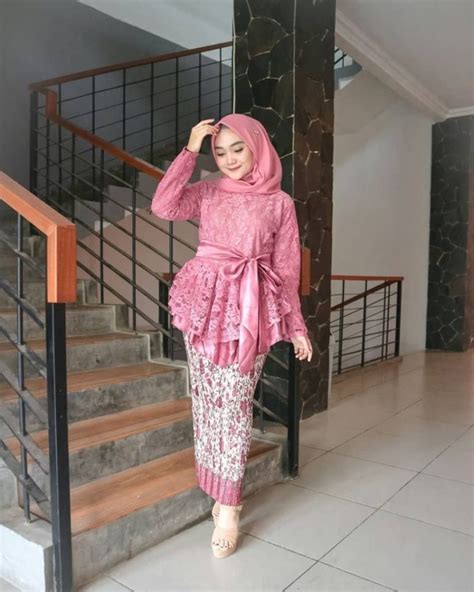 √ 30 Model Kebaya Modern Hijab Kutu Baru Wisuda Batik