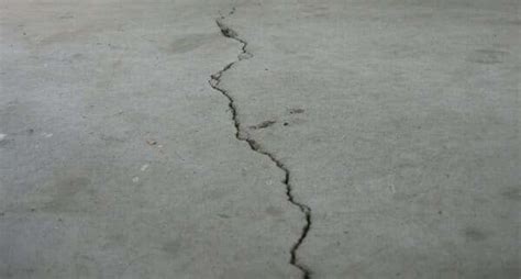 In 24 hours your repair should be hard enough for grinding or sand flushing. How to Repair Garage Floor Cracks and Pitting | All Garage ...