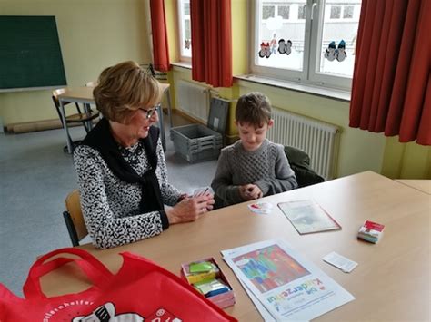 Mentor Leselernhelfer An Der Schule