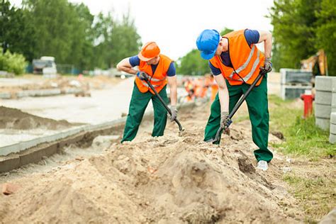 Construction Workers Digging Stock Photos Pictures And Royalty Free