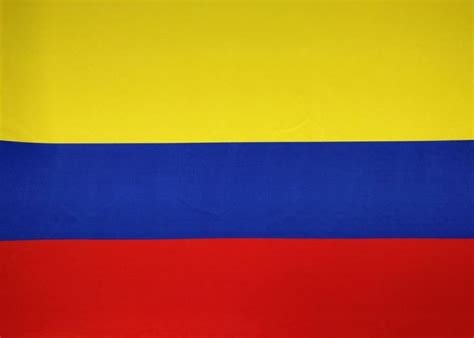 Tienda online de banderas, somos fabricantes. Tela Bandera De Colombia Impermeable| Casatextil