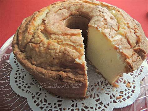 A perfectly baked moist cake is one of life's simple pleasures. Aunt Sue's Famous Pound Cake | Southern Plate