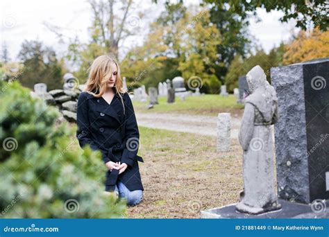 Grieving Woman In Cemetery Stock Image Image Of Morning 21881449
