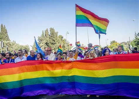 Homosexuales podrán adoptar niños en Israel por decisión del Tribunal