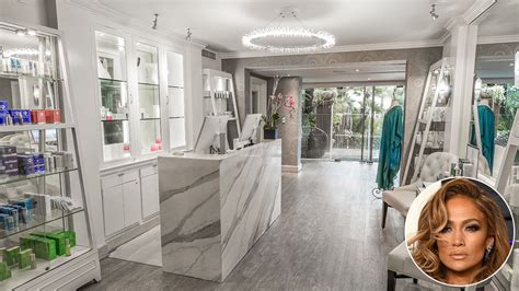 Four Seasons Hotel Los Angeles Introduces a $1K "Liquid Surgery"