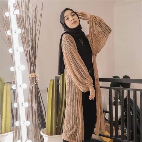 Gak Ribet 5 Style Hijab Kondangan Simpel Pakai Celana