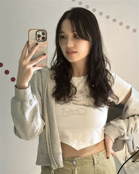 nina⁷ on twitter mirror selfies from korea 🐰🤍