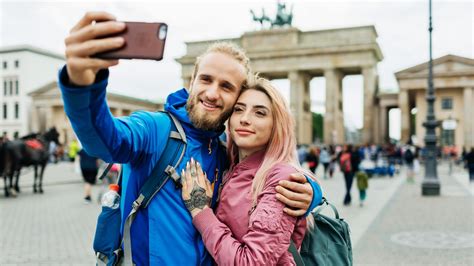 Selfies In Berlin Pose Vor Den Hotspots Berlin Citytourcard Mit Bvg