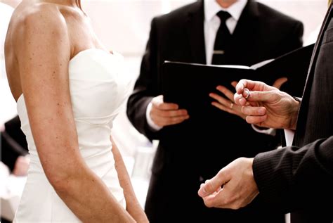 How Much Should A Wedding Officiant Charge