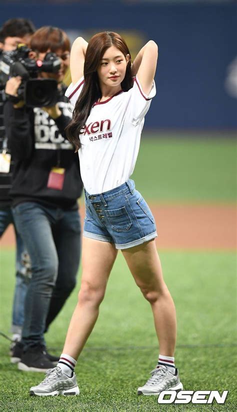 dia s chaeyeon may have the sexiest baseball pitch you ve ever seen