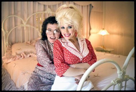 Michael Obrien Dolly Parton And Mother Avie Lee Parton Sevierville