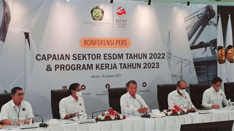 Durian Runtuh Harga Komoditas PNBP Sektor ESDM 2022 Tembus Rp 351 Triliun