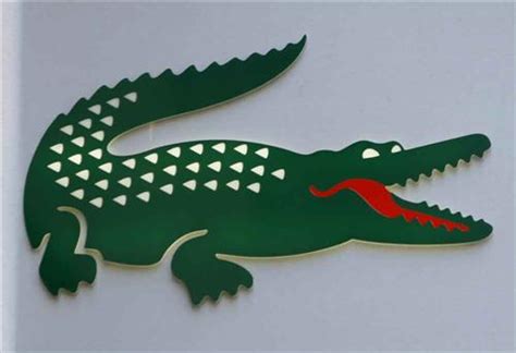 A swiss family enterprise spanning over a century, four continents and four generations of the maus and nordmann clans. Le crocodile Lacoste croqué par le suisse Maus Frères