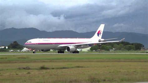 Bagi, tidak henti, maksud seantero, ini lebih besar, penerima tambahan. Malaysia Airlines Airbus A330-300 Taking Off 【WBKK】 - YouTube