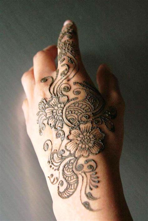 15 Best Back Hand Mehndi Designs For Any Occasion Flawssy