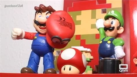 Se Llama Mario Y Su Pasión Es Coleccionar Cosas De Super Mario Bros