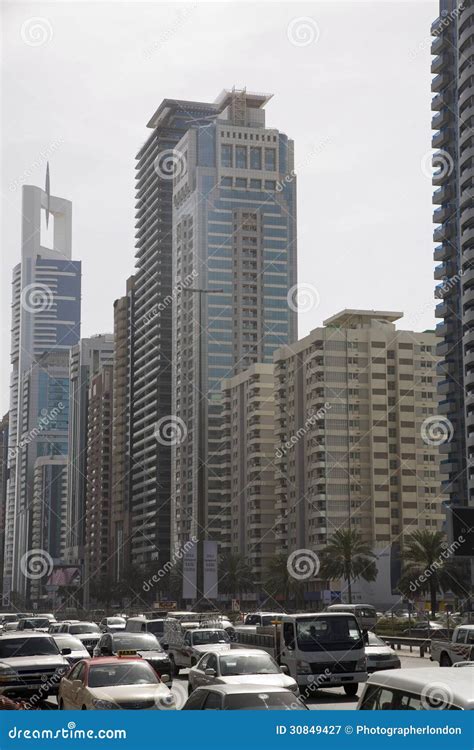 Verkehr Dubais Uae Auf Sheikh Zayed Road Redaktionelles Stockfotografie