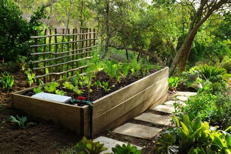 It teaches the basics of how to build a raised garden bed and how to plant and maintain your vegetables and flowers. How to Build a Sub-Irrigated Planter (AKA Wicking Bed ...