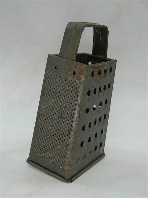 AA4949 Vintage BROMWELL Metal Made Standing Grater 7 X 2 X 3 5 Inches