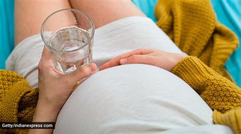 what are the advantages and disadvantages of drinking too much water during pregnancy