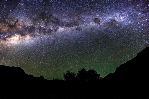 astronomers finally pinpoint the edge of the milky way galaxy