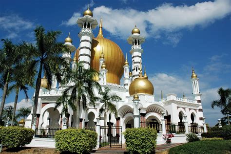 It was here that the first rubber tree was planted in the then malaya, by the english botanist henry nicholas ridley. Kuala Kangsar | Malaysia | Britannica