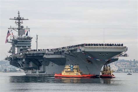 new captain of uss abraham lincoln is a woman