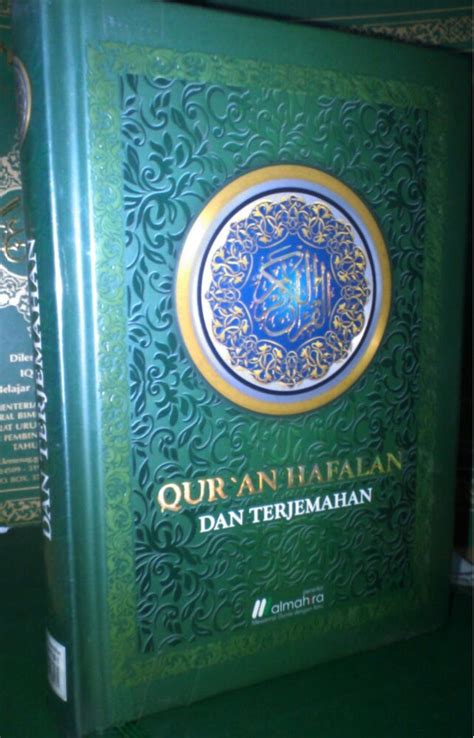 Untuk teman teman yang ingin streaming murottal al quran terjemahan, berikut ini ada beberapa audio yang tersedia untuk. Jual Al Qur'an Al Quran Hafalan dan Terjemahan - Almahira ...