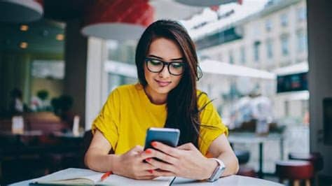 Sedangkan, untuk cara yang ketiga kamu hanya bisa melihat status whatsapp yang sudah masuk ke dalam file whatsapp. 5 Tanda Pasti WhatsApp Diblokir, Bisa Dicek dengan Buat ...