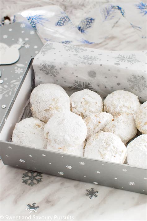Powdered Sugar Almond Cookies Sweet And Savoury Pursuits