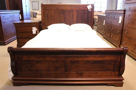 Sap Cherry Queen Sleigh Bed 10936 Redekers Furniture