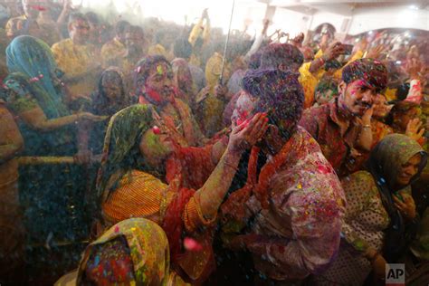 Hindus Celebrate Holi The Festival Of Colors Across India — Ap Photos