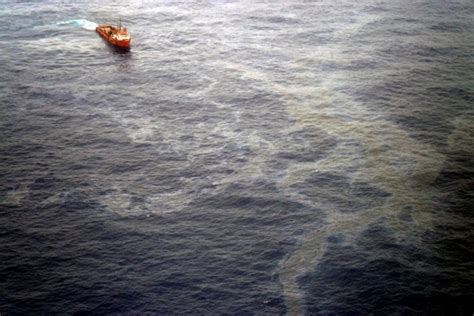 Em Derramamentos De óleo No Mar Os Produtos