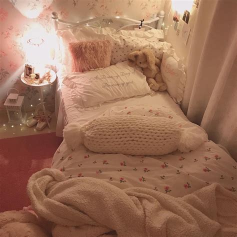 See more ideas about aesthetic bedroom, aesthetic rooms, dream rooms. Pin by Paige Mischler on Kawaii | Room ideas bedroom ...
