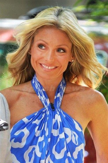 Kelly Ripa Tapes An Outdoor Segment For “live With Regis And Kelly” In