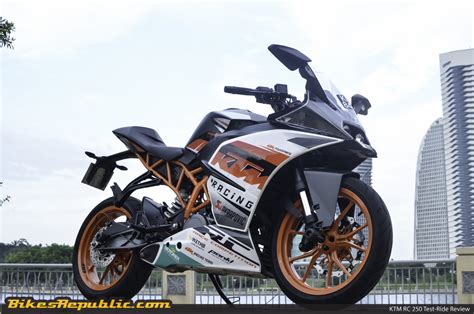 The rc 250 comes with disc front brakes and disc rear brakes. The KTM RC 250 Reviewed in Malaysia!