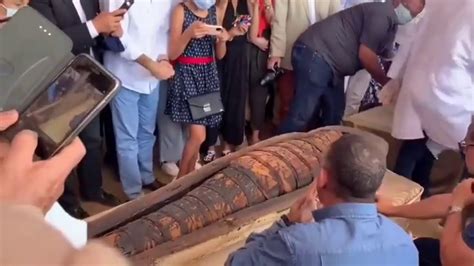 Archaeologists In Egypt Crack Open 2500 Year Old Mummy Coffin 2500 साल