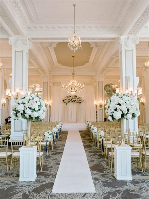 Essential Tips For Hosting A Small But Grand Banquet Hall Wedding