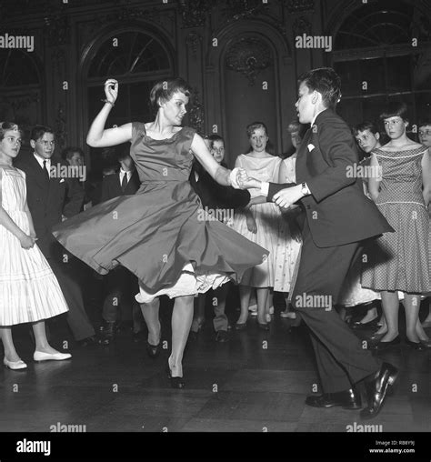 Retro 50s Couple Dancing Amaliaba