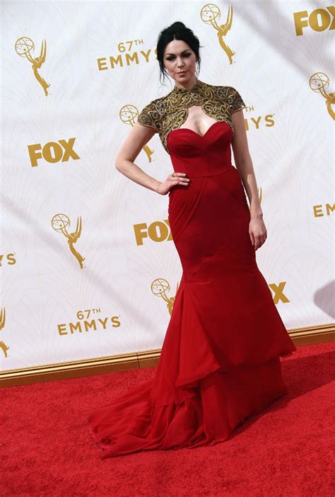 Emmy Awards 2015 Oitnb Star Laura Prepon Shows Off Cleavage And Curves