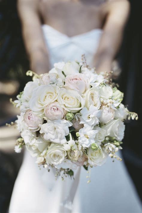 30 Elegant Bridal Bouquets With White Flowers With Images