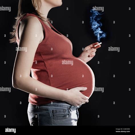 Poor Pregnant Mother Smoking Hi Res Stock Photography And Images Alamy