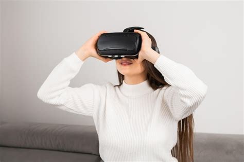 Premium Photo Woman Puts On Vr Goggles To Immerse Into Virtual Reality