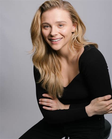 actress chloe grace moretz smile face 1920x2400 resolution wallpaper