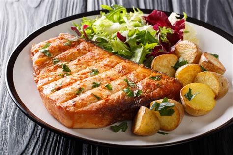 Zwaardvis Recept Gegrilde Vis Met Aardappelen En Salade Freshly Fish