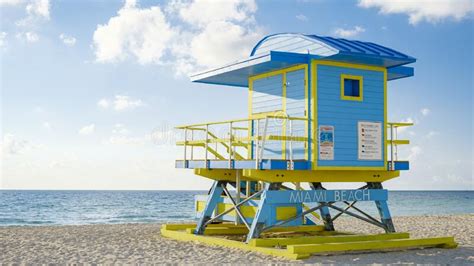 Lifeguard Hut On The Beach In Miami Florida Colorful Hut On The Beach
