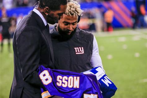Odell Beckham Jr Runs Up To Randy Moss And Imitates His Infamous