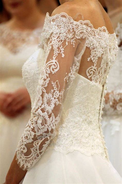 Weiße minikleider sind nicht mehr nur ein zweitlook für die abendstunden der hochzeitsparty, sie dürfen 2021 auch schon den gang zum altar antreten. Brautkleider 2018 Trends - Inspirationen in Spitze ...