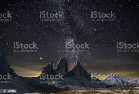 Foto De Via Láctea Sobre As Montanhas Dolomitas Na Itália E Mais Fotos